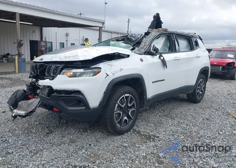 2024 Jeep Compass Trailhawk 4X4 z USA, uszkodzony, nr VIN 3C4NJDDN3RT171387